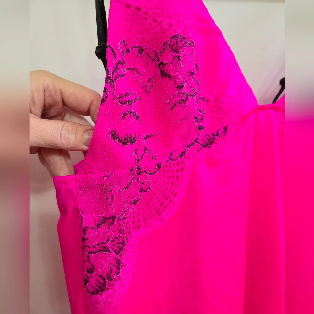 LA SENZA Hot Pink Irridescent Nighty Stretchy w Black Lace Detail, Small - Picture 3 of 9